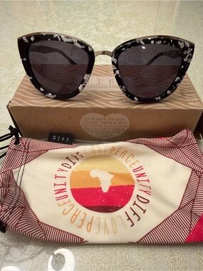Coco Song | Accessories | Coco Song Sunglasses Metropolitan  display picture 1